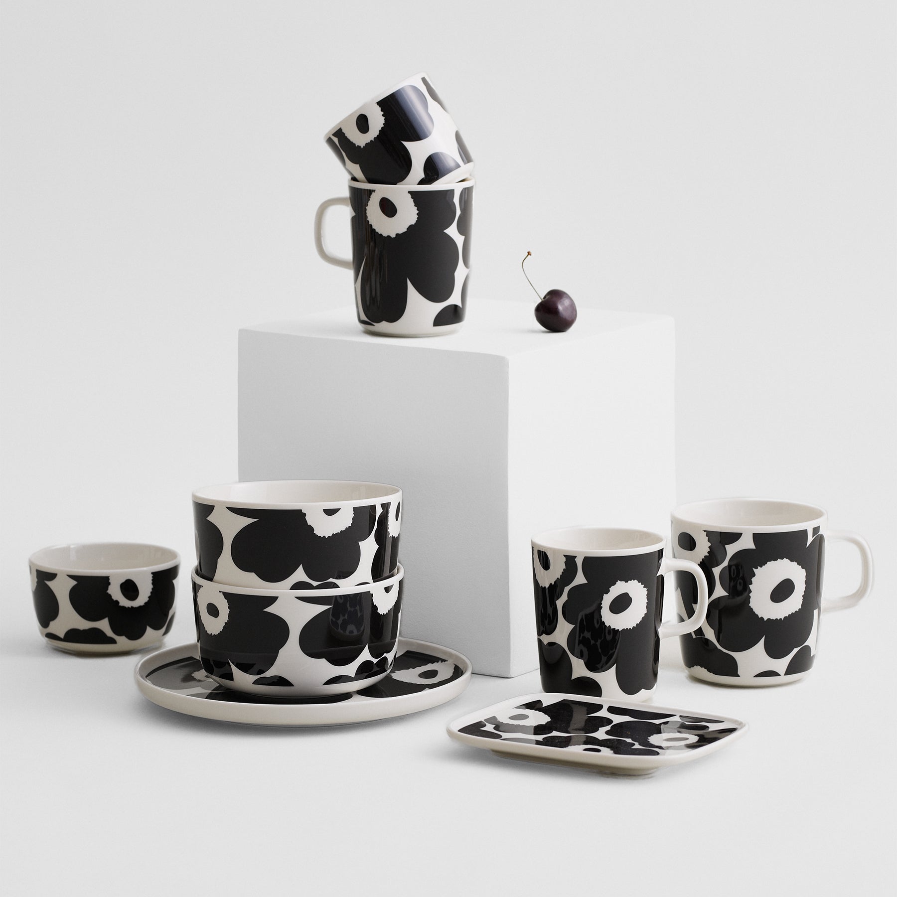 "Marimekko Unikko Large Mug, black/white"